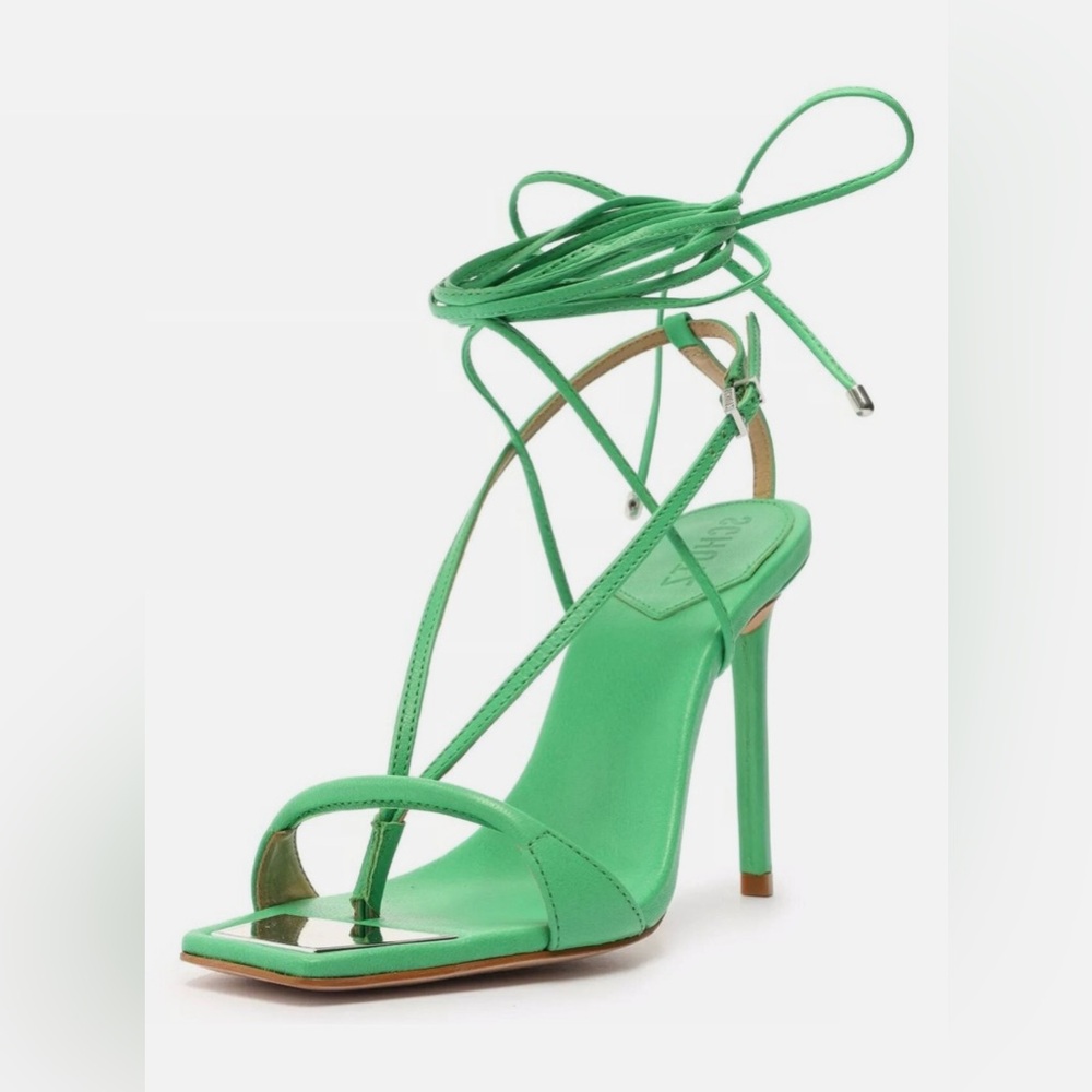 🦚NIB🦚 Schutz Vikki Leather Sandal